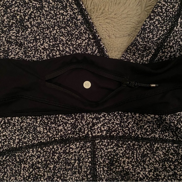 lululemon crop leggings Sz 10 - Picture 4 of 6